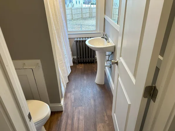 9-13 Chestnut Street, 9-13 Chestnut St #4, Manchester, CT 06040