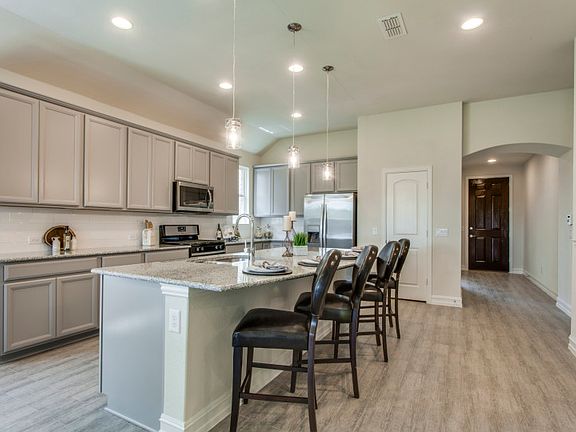 Foyer Eat-in Kitchen