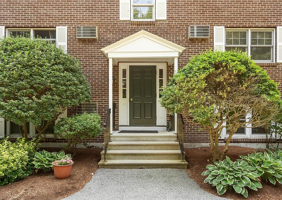 1st image of 420 Great Rd APT C1