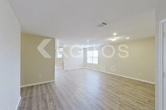 4 bed, 2.0 bath, 2099 sqft, $1,825 — Photo 3