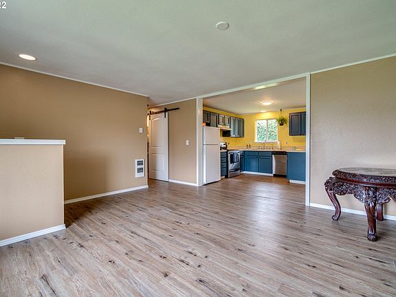 3rd image of 13209 NE 31st St