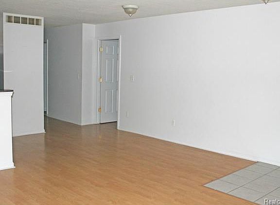 5th image of 13 Eden Park Dr
