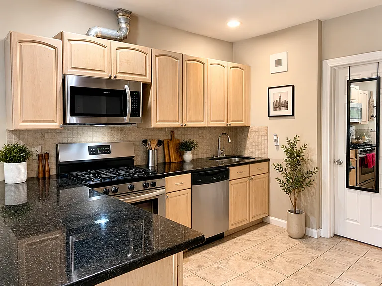 nice sized kitchen - the island has space for bar stools