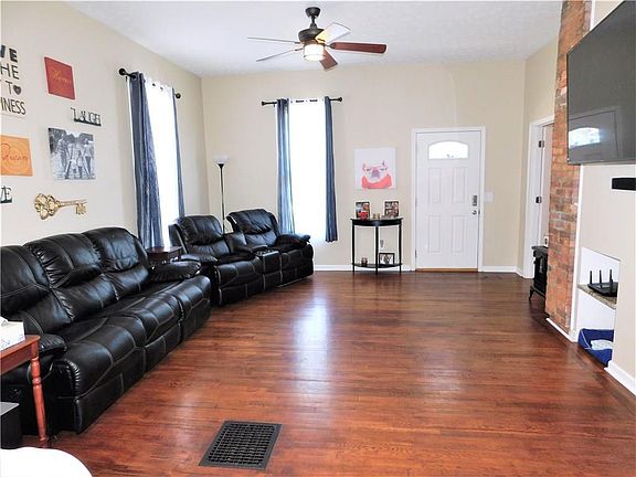 3rd image of 205 W Hendricks St