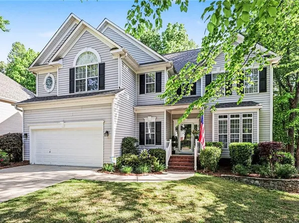 15 Holly Springs Ln, Greensboro, NC 27455