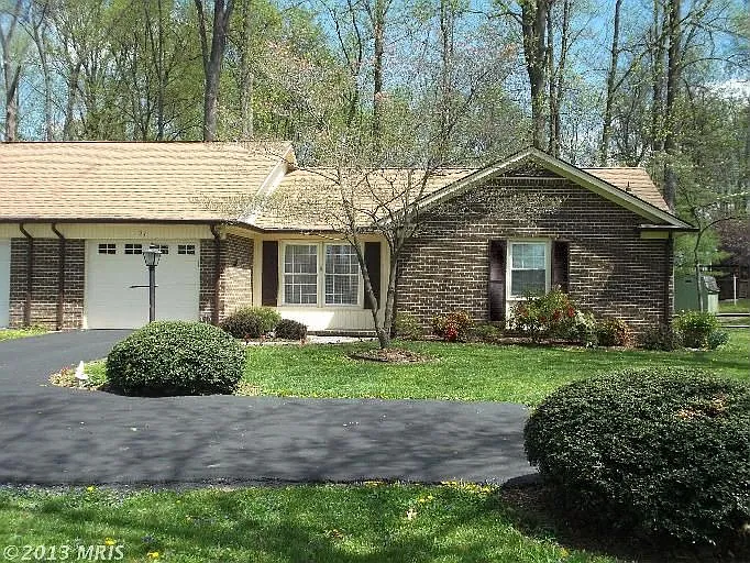 57 Phyllis Ct photo 1