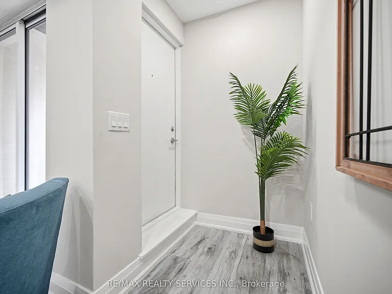 26 Coles Ave #302 — Photo 5