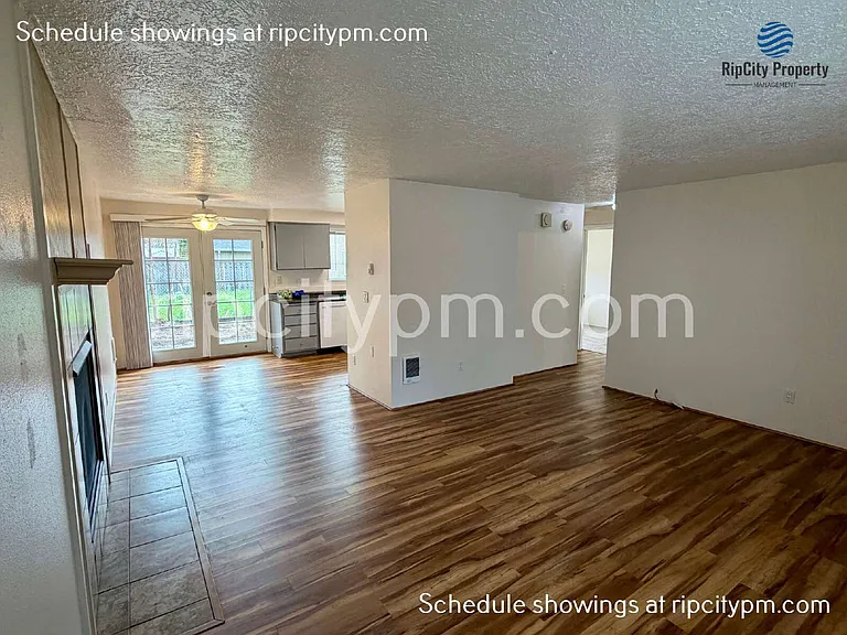 11837 SE Gladstone St — Photo 3
