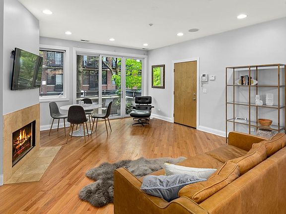 3rd image of 2241 W Wabansia Ave APT 102