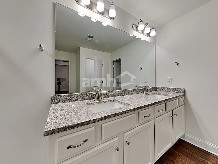 5180 Hudson Valley Dr — Photo 13