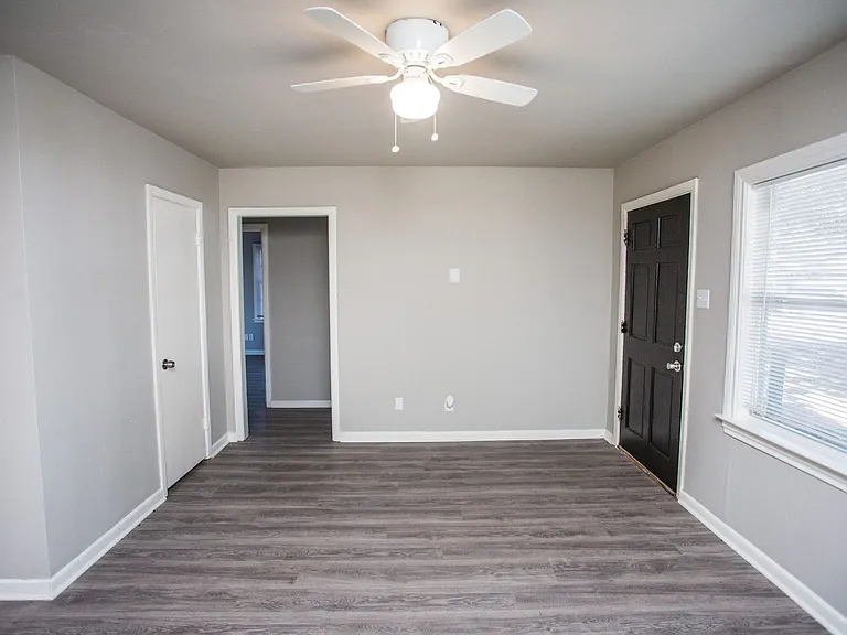 4629 Elgin Ave — Photo 4