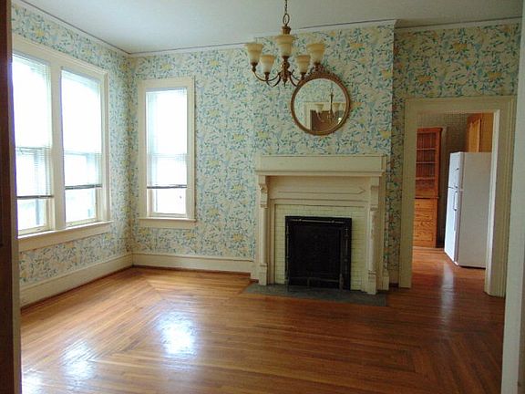 4th image of 120 College Ave