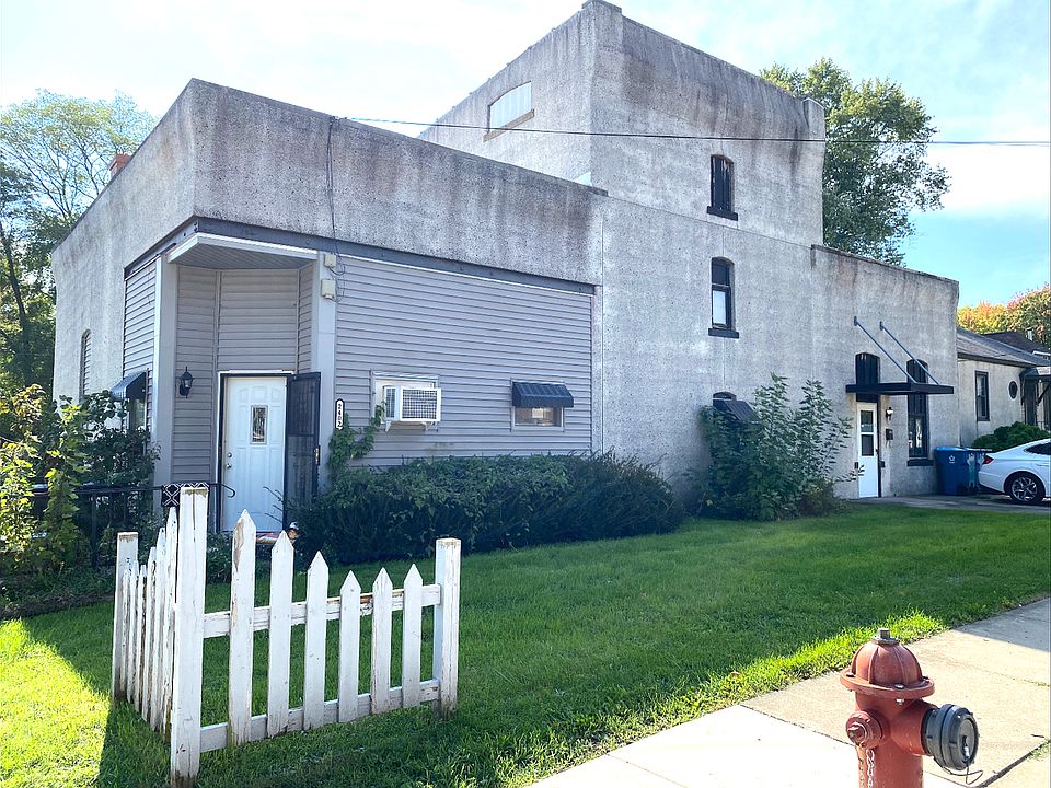 2nd image of 2402 2nd St