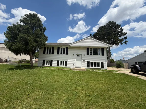 122 Ambassador Ave, Romeoville, IL 60446