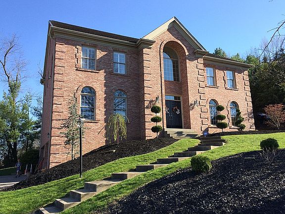 2nd image of 1316 Wellington Dr