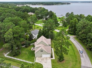 637 White Oak Xing, Swansboro, NC 28584