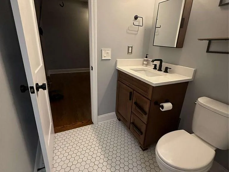 210 Walker St SW #8 — Photo 10