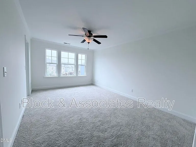 275 Michigan Ave — Photo 6