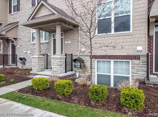 951 Barclay Cir #48, Rochester, MI 48307