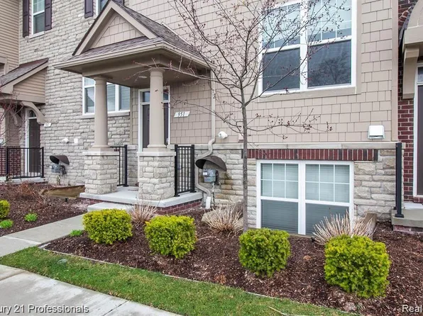 951 Barclay Cir #48, Rochester, MI 48307