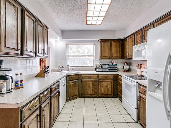 2nd image of 3700 Misty Ct