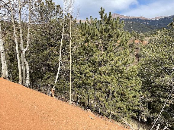 3rd image of 998 Pikes Peak Drive