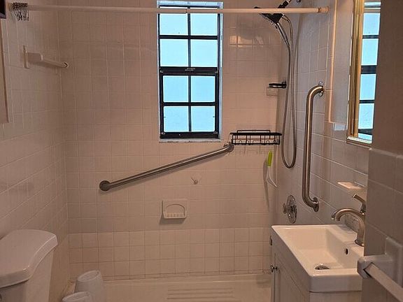 3rd image of 7018 Baywood Dr