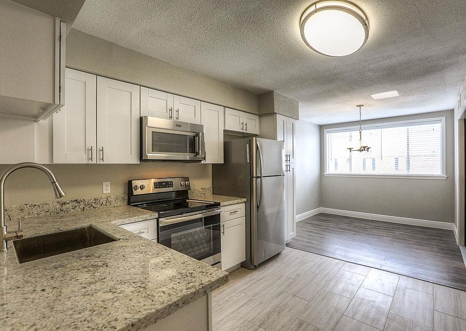 1st image of 2720 Briarhurst Dr APT 17