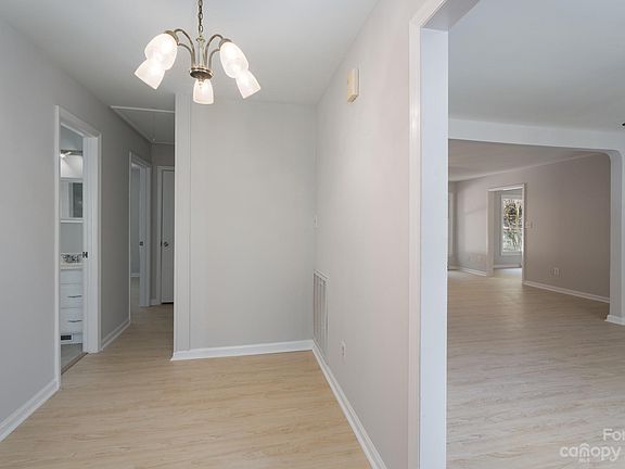 3rd image of 2858 Brookridge Dr