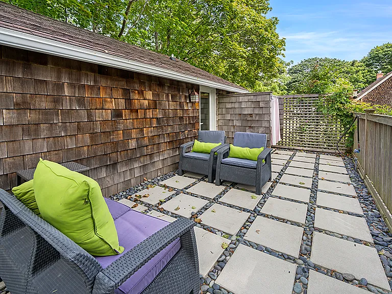 Ponquogue Ave — Photo 35