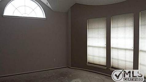 5th image of 8192 Heritage Place Dr