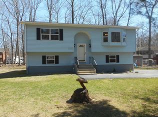 1108 Hunters Woods Dr, East Stroudsburg, PA