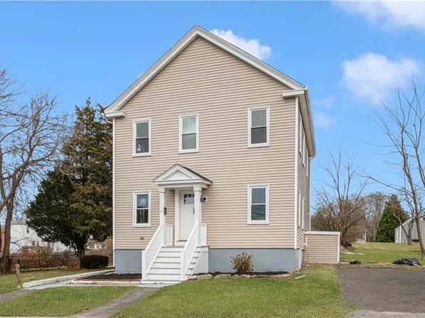 21 Mason Ave, Bristol, RI 02809