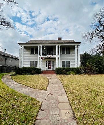 4th image of 808 N Crockett St