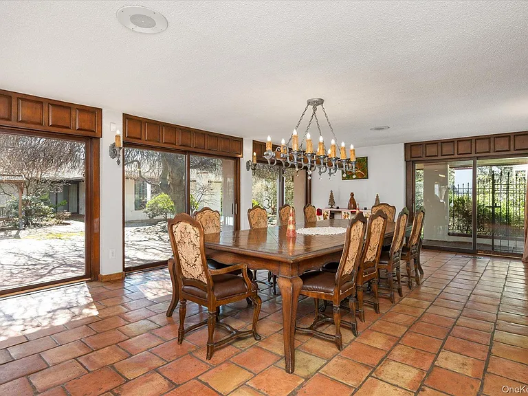 8 Plaka Ct — Photo 16
