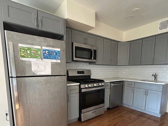 3rd image of 964 E 100th St #964