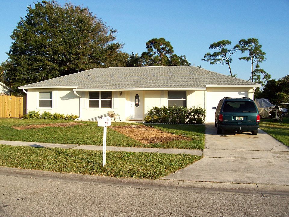 Looking North (grass has been replaced) 