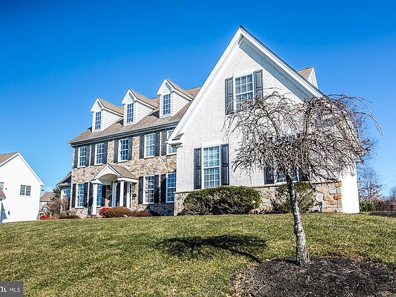 2nd image of 100 Richardsons Brook Dr