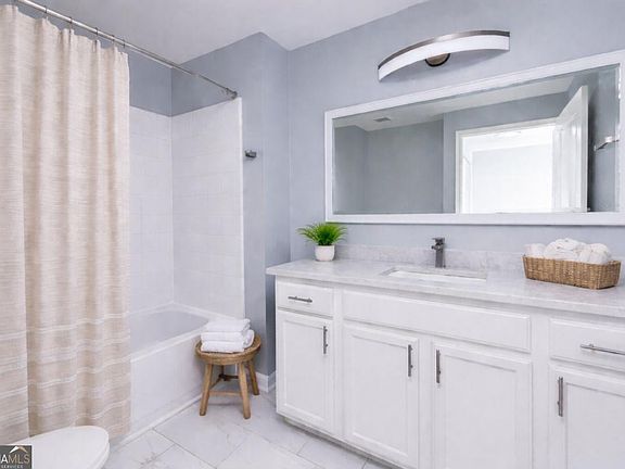 3rd image of 3040 Peachtree Rd NW Unit 613