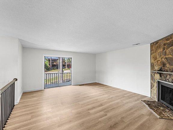 4th image of 8 Stonecrest Dr