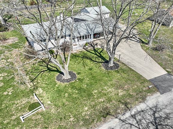 4th image of 300 South Dr