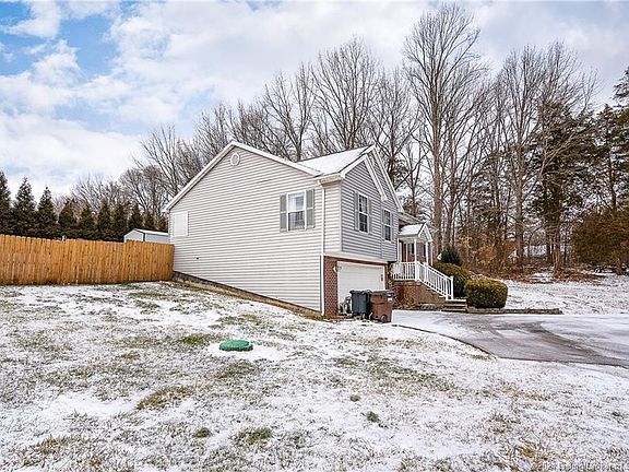 3rd image of 1919 Eagle Point Dr NE