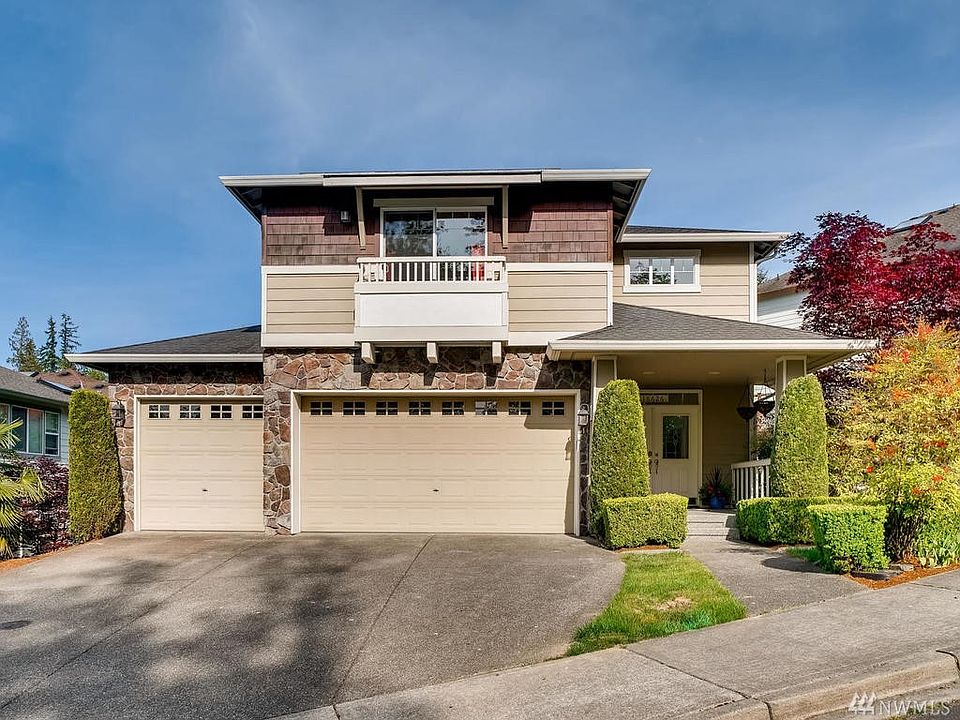 Contemporary Craftsman style home