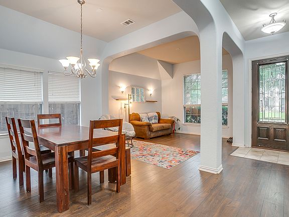 2nd image of 961 Tara Dr