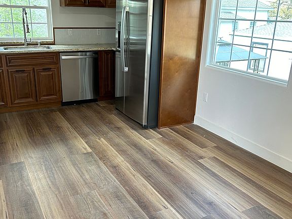 5th image of 154 Clover St #B