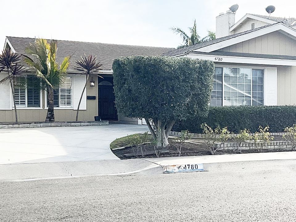 Charming 3 Bedroom, 2 Bath and Separate Family Room, Approx. 1472 SF, 2 car garage, in the prestigious neighborhood of College Park East!
