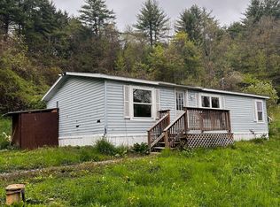 467 River Rd S, Putney, VT 05346