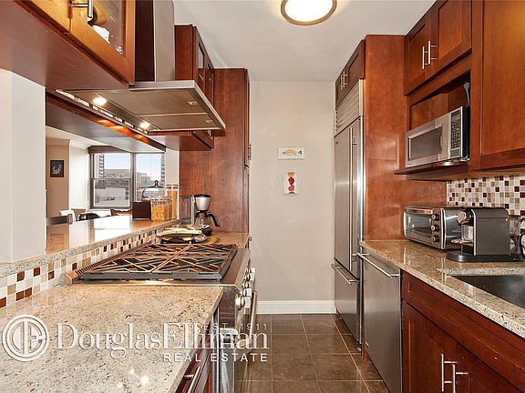 4th image of 225 E 36th St APT 14N
