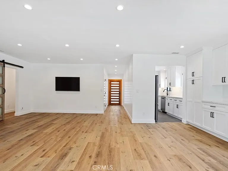 6942 Wystone Ave — Photo 2