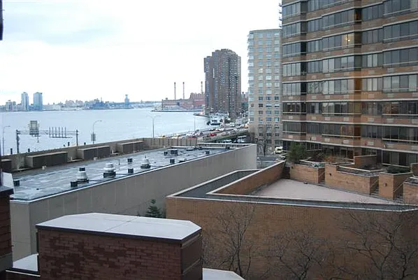 Rented by Luxury Habitat | media 12